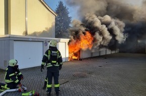 Feuerwehr Dinslaken: FW Dinslaken: Garagenbrand