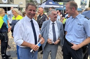 Kreispolizeibeh&ouml;rde H&ouml;xter: POL-HX: Gro&szlig;artige Resonanz zu "Coffee with a Cop" mit Minister Reul
