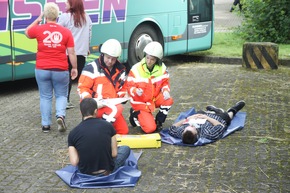 RKiSH: Größeres Notfallereignis (GröNo): Einsatzübung in Albersdorfer Kaserne / 45 Verletzte / Großaufgebot an Rettungskräften vor Ort