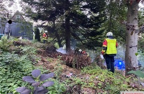 Feuerwehr Plettenberg: FW-PL: Ortsteil Stadtmitte - Brennende Gartenabfälle sorgen für Feuerwehreinsatz