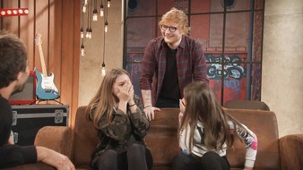 SAT.1: Wenn der Größte mit den Kleinsten: Ed Sheeran als Gastcoach bei "The Voice Kids"