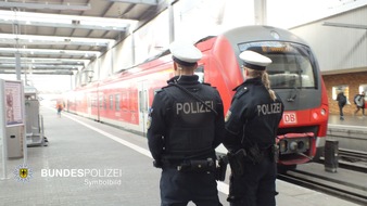 Bundespolizeidirektion München: Bundespolizeidirektion München: Renitent und ohne Fahrschein / Betrunkener beleidigt Zugbegleiterin