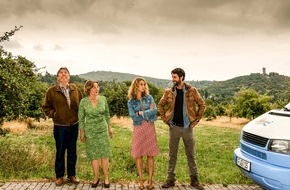 ZDF: Drehstart für ZDF-Komödie "Mit der Tür ins Haus" in Frankfurt am Main (FOTO)