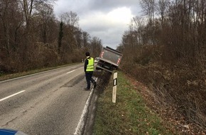 Polizeidirektion Landau: POL-PDLD: Hagenbach - LKW kommt von der Fahrbahn ab