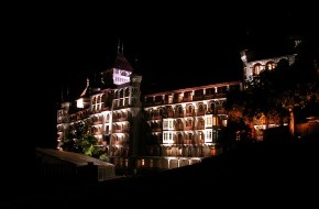 SHMS, Swiss Hotel Management School: Riesenerfolg für den 10. Geburtstag - In der Höhe von Montreux: CAUX,
 Märchenlicht  für 10 Jahre Riesenerfolg
