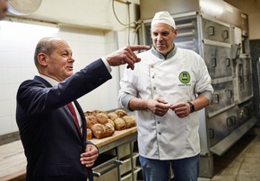 Zum Tag des Deutschen Brotes: Bäckerhandwerk überreicht Brotkorb an Bundeskanzler Scholz