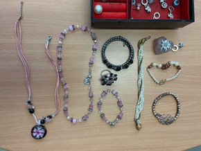 POL-UN: Bergkamen - Eigent&uuml;mer von sichergestelltem Schmuck gesucht