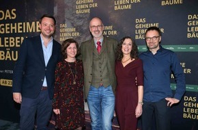 Constantin Film: DAS GEHEIME LEBEN DER BÄUME feiert Premiere in München / Peter Wohllebens Bestselleradaption begeistert die Kinofans