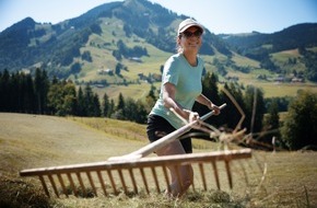 Caritas Schweiz / Caritas Suisse: Caritas sucht 1000 Freiwillige f&uuml;r Bergeinsatz / Eintauschen von B&uuml;roalltag gegen Stallarbeit und Bergpanorama