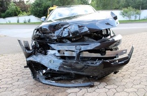Polizei Minden-Lübbecke: POL-MI: BMW-Fahrer baut auf der Flucht vor der Polizei Unfall