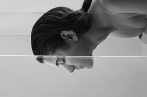 Die neue Produktinnovation: Hydrating Serum Plus – das Feuchtigkeitsserum von Dr. Hauschka mit antioxidativer Wirkung ist effektiver als Hyaluron*.