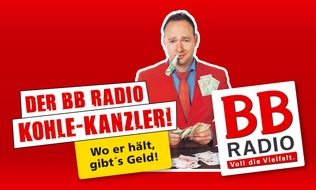 BB RADIO: Benni hält sein (Zahl)Versprechen! / BB RADIO-Moderator Benni ist der "Kohle-Kanzler" (BILD)