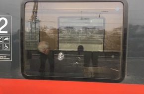 Bundespolizeiinspektion Kassel: BPOL-KS: Wütender Schwarzfahrer wirft Schotterstein auf Zugfenster