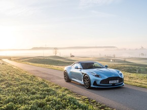 ASTON MARTIN DB12 VOLANTE GEWINNT PRESTIGETRÄCHTIGEN  „BEST CARS 2025“ AWARD