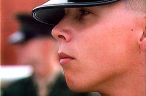 SAT.1: "24 Stunden" Folge: "Im Camp der Ledernacken: Ein Deutscher bei den Marines" am 07.11.2000 um 00:55 Uhr in SAT.1