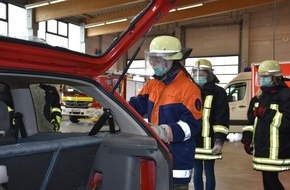 Feuerwehr Dortmund: FW-DO: Girlsday 2016
MÄDCHEN-ZUKUNFTSTAG BEI DER FEUERWEHR