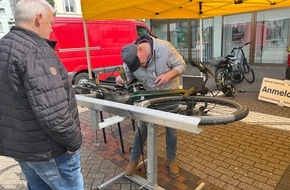 Polizeiinspektion Wilhelmshaven/Friesland: POL-WHV: Schützen Sie sich vor Diebstahl und nutzen Sie das kostenlose Angebot! Fahrradcodierung und Fahrradregistrierung auf dem Vareler Frühlingsfest