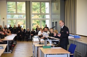 Polizeiakademie Niedersachsen: POL-AK NI: 1.220 neue Polizeikommissaranwärterinnen und Polizeikommissaranwärter der Polizeiakademie Niedersachsen begrüßt - Rekordwert bei den Einstellungen