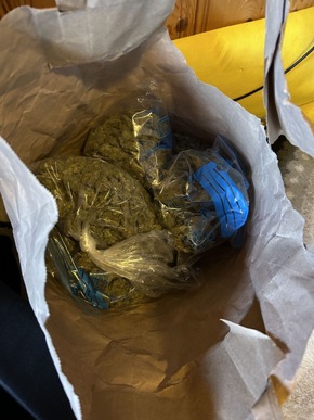 ZOLL-H: Gemeinsame Presseerklärung Staatsanwaltschaft Aurich / Zollfahndungsamt Hannover - Durchsuchungen im Drogenmilieu bei Aurich - Sicherstellung von 1 kg Amphetamin, 1 kg Cannabis und 10.000 Euro Bargeld