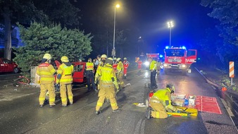 Feuerwehr Bergisch Gladbach: FW-GL: Vier Verletzte nach schwerem Verkehrsunfall im Stadtteil Gronau von Bergisch Gladbach