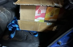 Hauptzollamt Erfurt: HZA-EF: Ein Auto voller E-Zigaretten / Zoll stellt &uuml;ber 1000 unversteuerte E-Zigaretten in einem Auto vor einem Kiosk in Eisenach fest