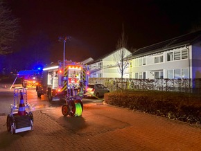 FW-EN: Unruhige Silvesternacht für die Feuerwehr - Balkonbrand im Eicklohweg und drei Altpapiercontainerbrände - Insgesamt 11 Einsätze