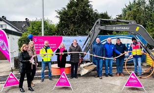 Deutsche Telekom AG: Spatenstich für Glasfaserausbau in Hochdorf