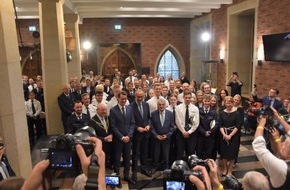 Polizei Münster: POL-MS: Ein ganz besonderer Empfang: Bundeskanzler, Ministerpräsident und NRW-Innenminister begrüßen 115 neue Kolleginnen und Kollegen bei der Polizei Münster