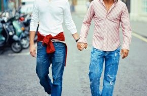 CosmosDirekt: Zum Christopher Street Day 2012: Versicherungstipps für gleichgeschlechtliche Paare (BILD)