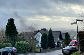 Feuerwehr Hüllhorst: FW Hüllhorst: Brandeinsatz an Heiligabend - Feuer in Wintergarten