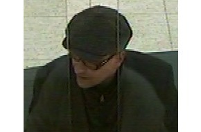 Polizeidirektion Göttingen: POL-GOE: (575/2009) Mit gestohlener EC-Karte Geld abgehoben - Polizei fahndet nach Tatverdächtigem mit auffälliger Brille