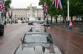 Jaguar Land Rover Deutschland GmbH - Presse Jaguar: Jaguar E-TYPE:  Mit Pomp und Circumstance durch London (mit Bild)