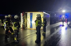 Feuerwehr Sprockhövel: FW-EN: Anhänger kippt um