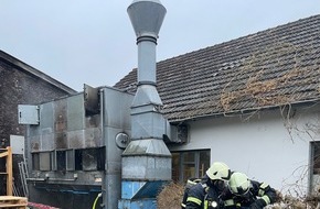 Feuerwehr Dinslaken: FW Dinslaken: Feuer in Schreinerei
