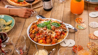 FR L'Osteria SE: Das gro&szlig;e Sharing-Comeback - L'Osteria feiert mit den Famiglia Weeks das Ritual des Teilens