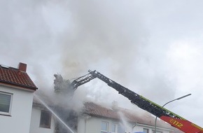 Feuerwehr Bremerhaven: FW Bremerhaven: Gebäudebrand in Bremerhaven
