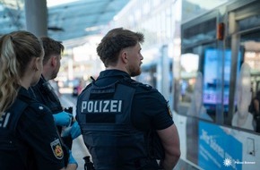 Polizei Bremen: POL-HB: Nr.: 0350--&Ouml;PNV-Waffenverbot kontrolliert: Polizei stellt Messer und Drogen sicher--