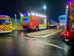 FW-EN: Schwerer Verkehrsunfall auf der BAB 43 &amp; Umweltschutzeinsatz durch Hydraulikproblem an Schwertransporter