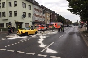 Feuerwehr Mönchengladbach: FW-MG: Verkehrsunfall in Eicken