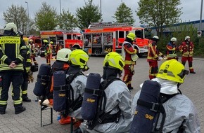 Kreisfeuerwehrverband Segeberg: FW-SE: Austritt von Batteriesäure