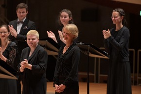 Überwältigendes Debütkonzert des Bundesjugendchores in der Philharmonie Berlin