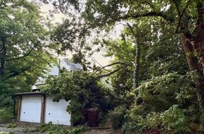 Feuerwehr Neuss: FW-NE: 24 Eins&auml;tze in den vergangenen 24 Stunden | Gartenhaus in Allerheiligen in Vollbrand | Feuerwehr unterst&uuml;tzt den Rettungsdienst