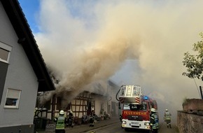 Feuerwehr Offenburg: FW-OG: Abschlusslage: Gebäudebrand in Offenburg / Bühl - Starke Rauchentwicklung im Ortskern