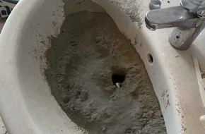 Polizei Hagen: POL-HA: Einbrecher kippen Zement in sanitären Anlagen einer leerstehenden Wohnung