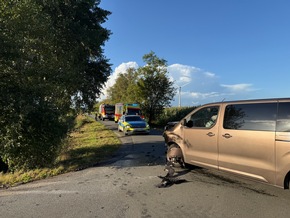 FW-AUR: Betriebsstoffe nach Verkehrsunfall ausgetreten