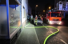 Feuerwehr Mülheim an der Ruhr: FW-MH: Kater Paul aus verrauchter Wohnung gerettet!