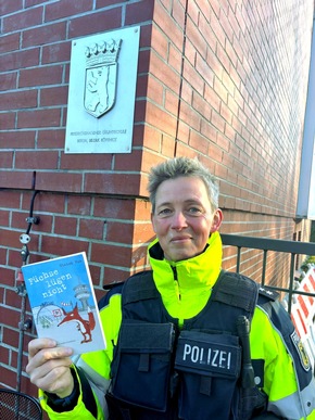BPOL-HH: Bundesweiter Vorlesetag - Bundespolizisten sorgen für strahlende Gesichter bei Kindern