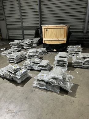 ZOLL-E: Erfolgreicher Schlag gegen organisierte Bet&auml;ubungsmittelkriminalit&auml;t / 1,5 Tonnen Marihuana sichergestellt / 1 Person in Haft