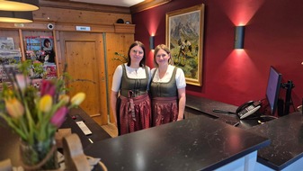 Hotel Zugspitze: Hotel Zugspitze: Doppelspitze an der Rezeption