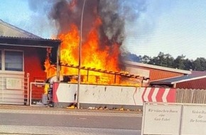 Polizeidirektion Neustadt/Weinstraße: POL-PDNW: (Haßloch) Wohnwagenbrand greift auf Wohnhaus über